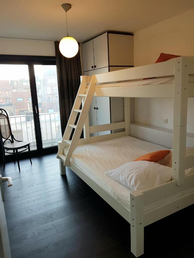 Modern Appartement Met Frontaal Zeezicht En Prive Parking Knokke-Heist Zewnętrze zdjęcie