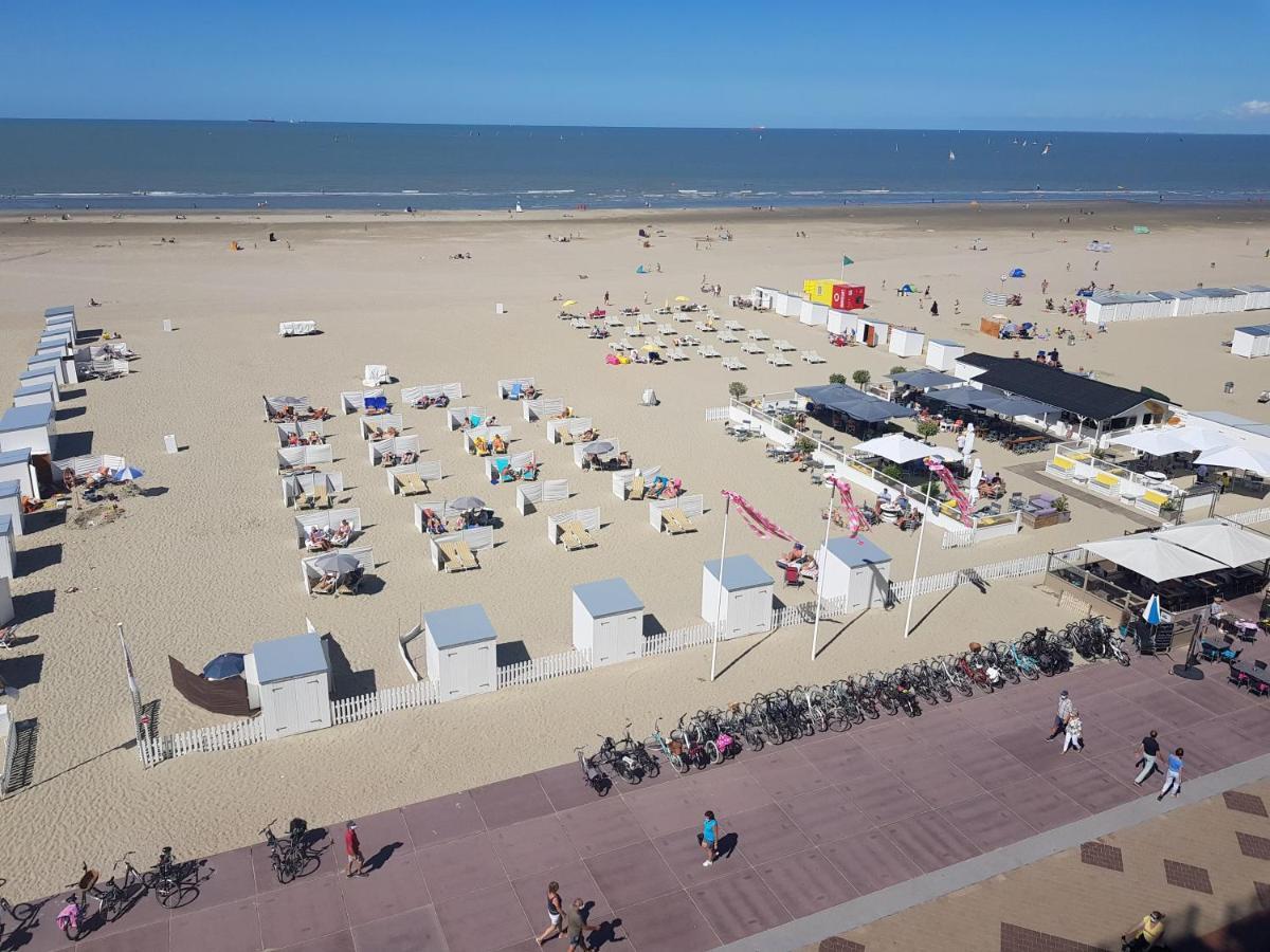 Modern Appartement Met Frontaal Zeezicht En Prive Parking Knokke-Heist Zewnętrze zdjęcie