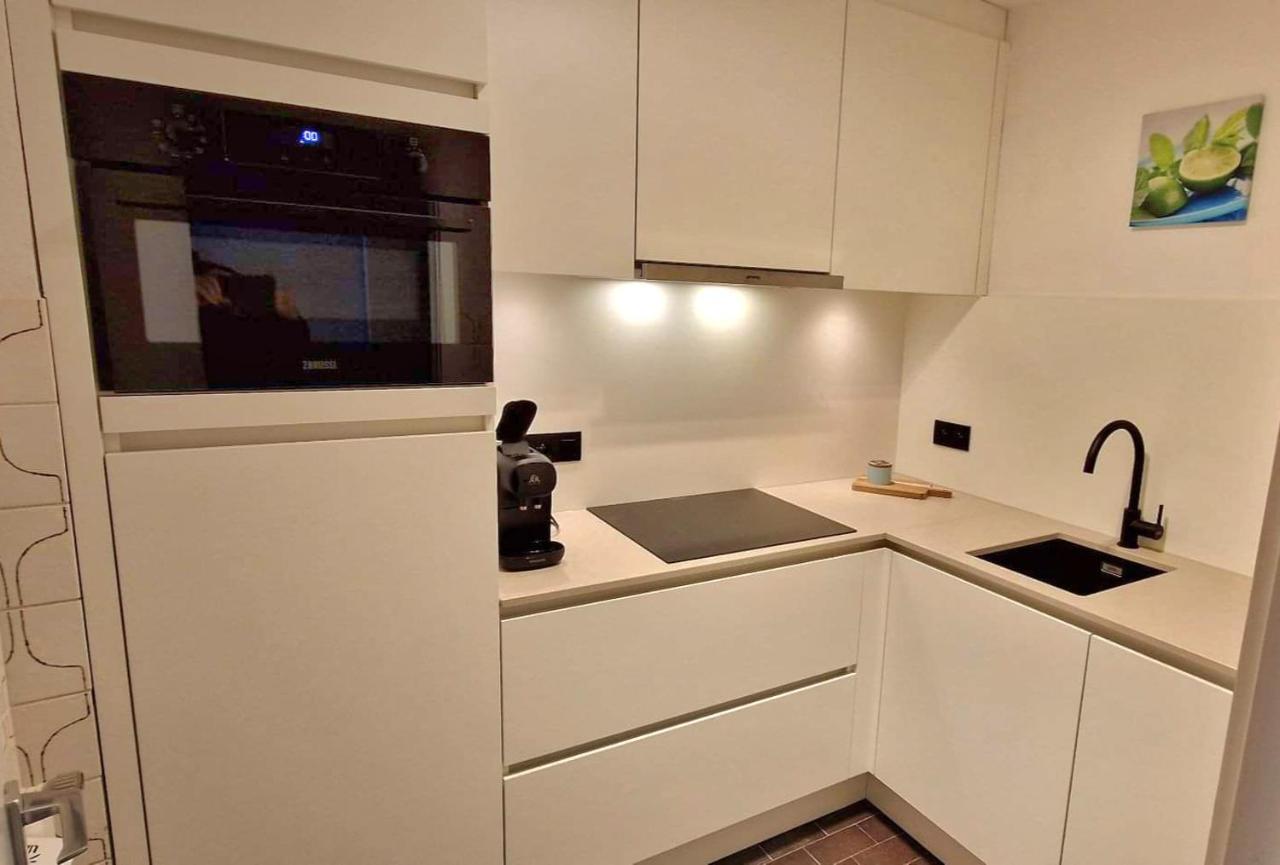 Modern Appartement Met Frontaal Zeezicht En Prive Parking Knokke-Heist Zewnętrze zdjęcie