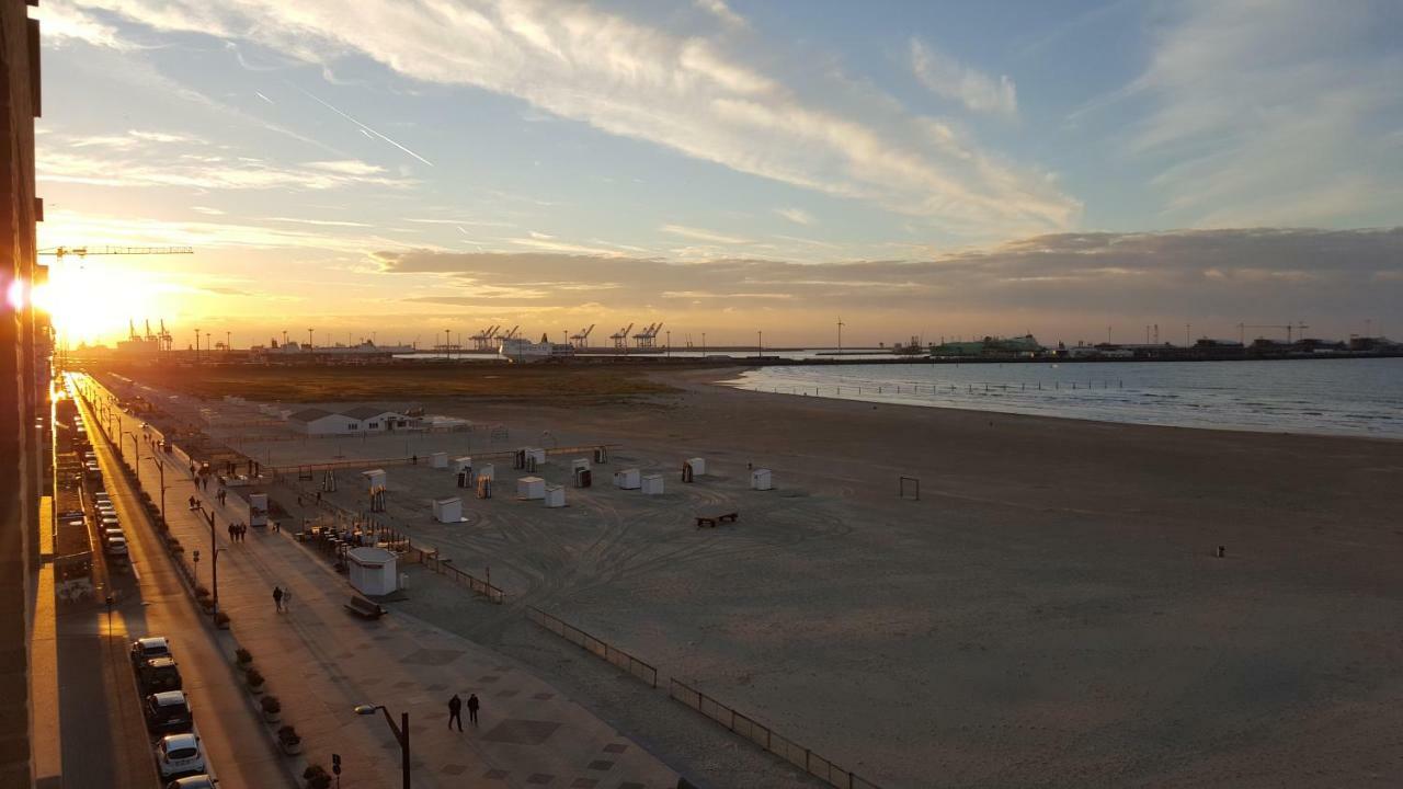 Modern Appartement Met Frontaal Zeezicht En Prive Parking Knokke-Heist Zewnętrze zdjęcie